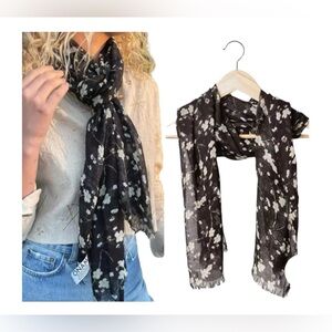 Onam Floral Scarf in Floral Bloom (Black and White)